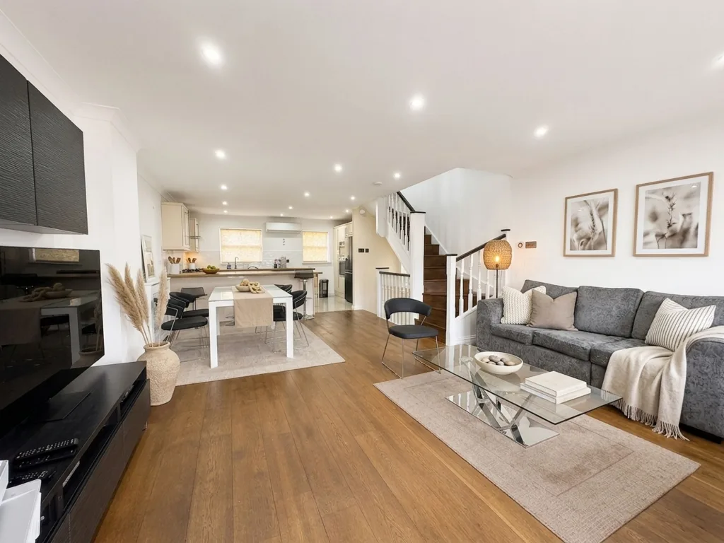 4 bedroom end of terrace house for rent