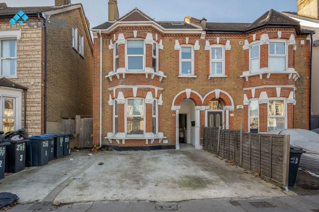 3 bedroom ground floor flat for rent