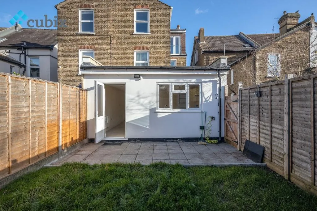 3 bedroom ground floor flat for rent
