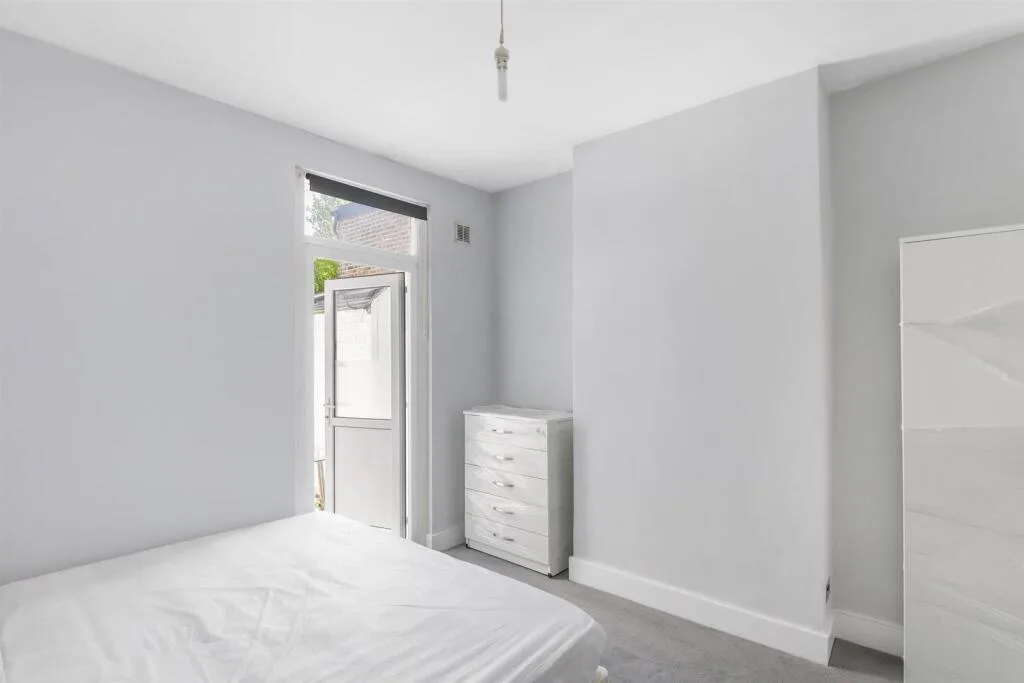 5 bedroom terraced house for rent