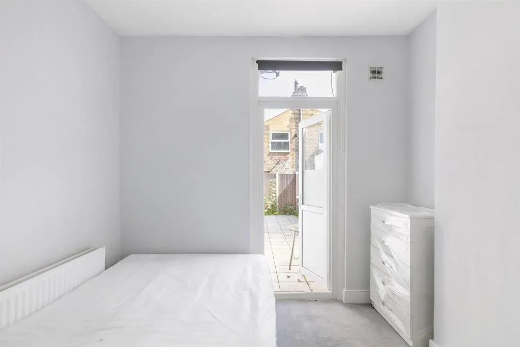 5 bedroom terraced house for rent