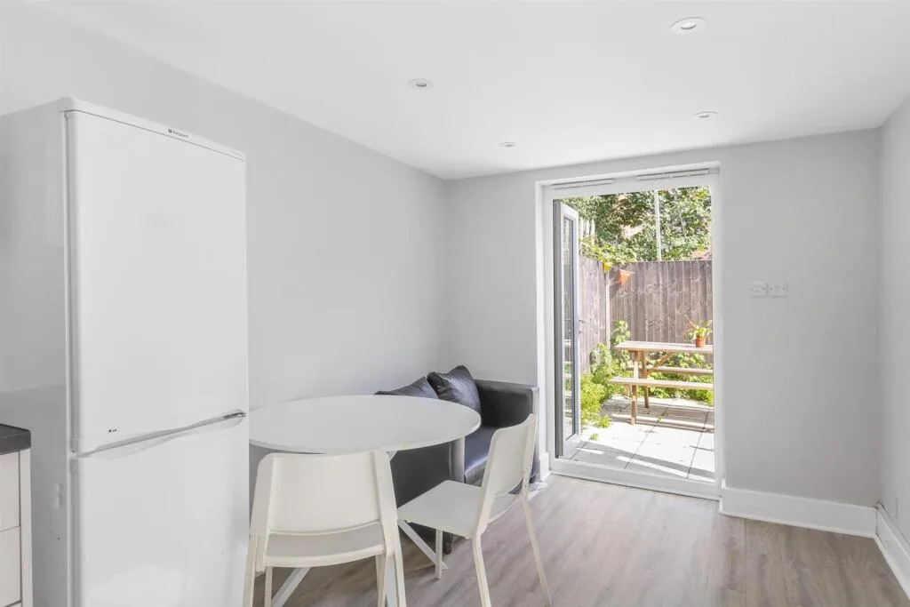 5 bedroom terraced house for rent