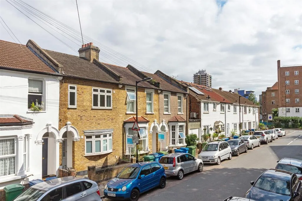 5 bedroom terraced house for rent