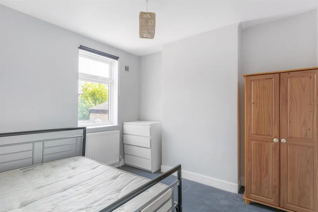 5 bedroom terraced house for rent