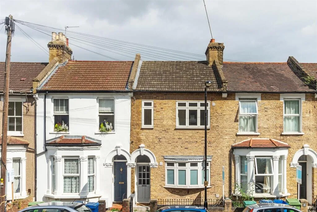 5 bedroom terraced house for rent