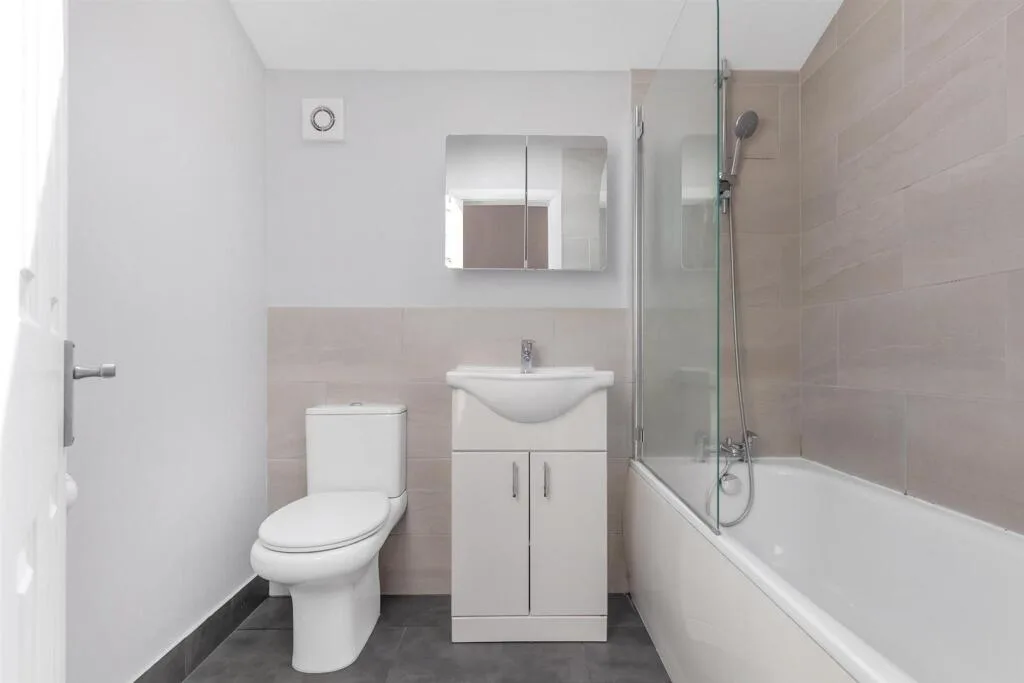 5 bedroom terraced house for rent