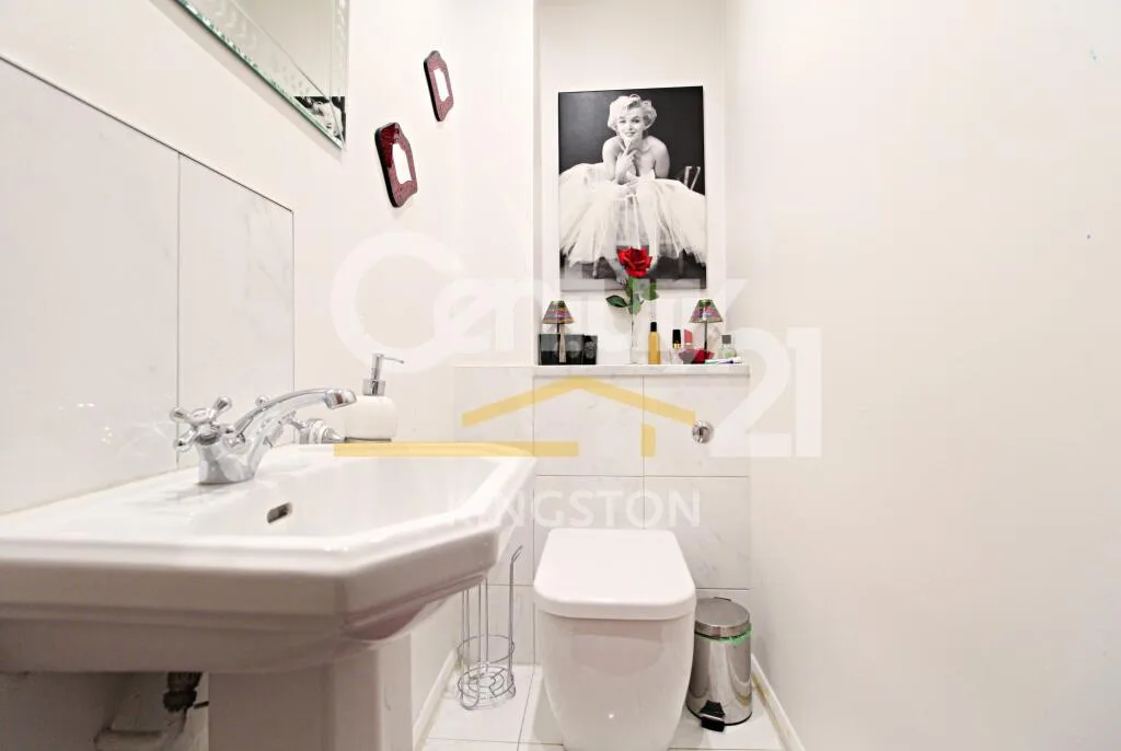 4 bedroom detached house for rent