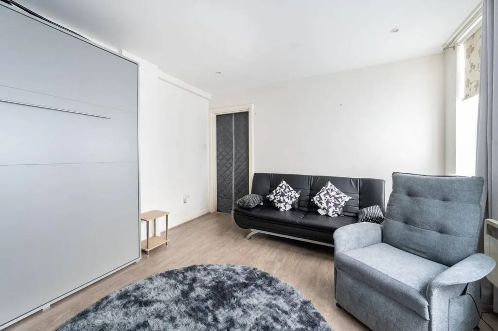 Studio apartment for rent