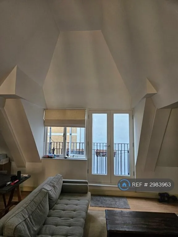 2 bedroom penthouse for rent