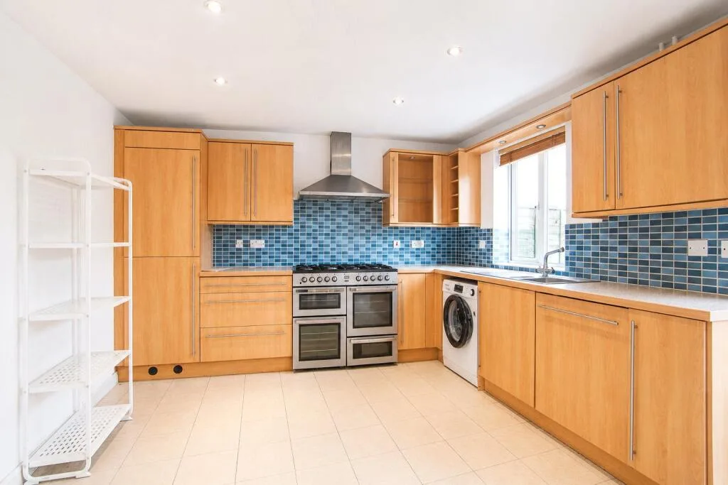 4 bedroom terraced house for rent
