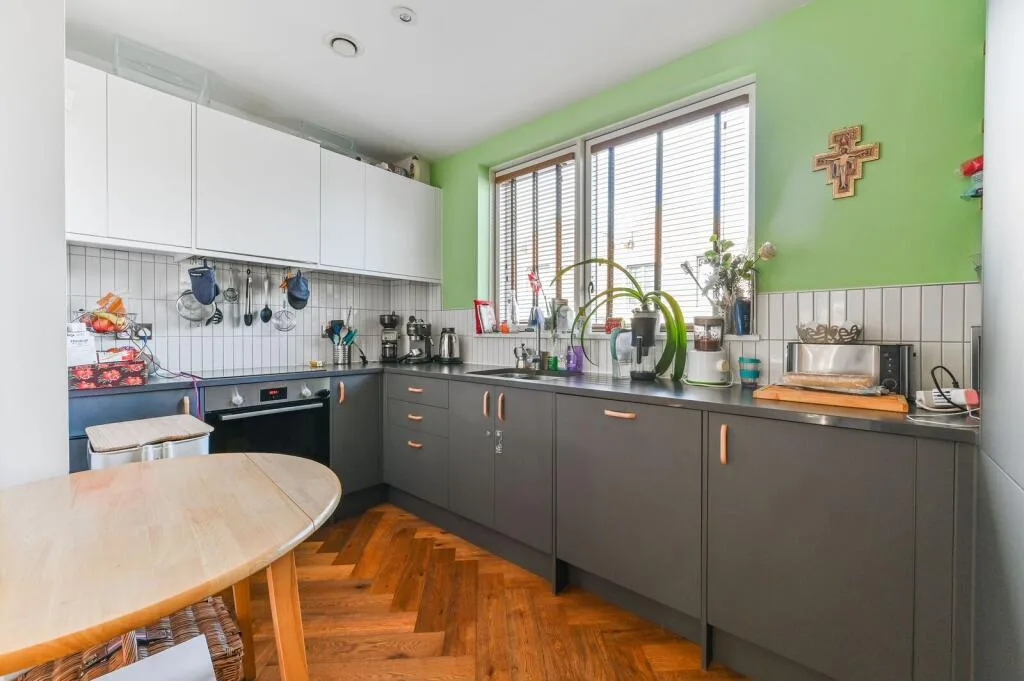 3 bedroom semi-detached house for rent
