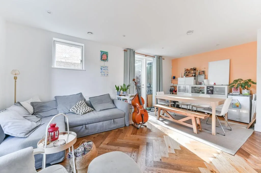 3 bedroom semi-detached house for rent
