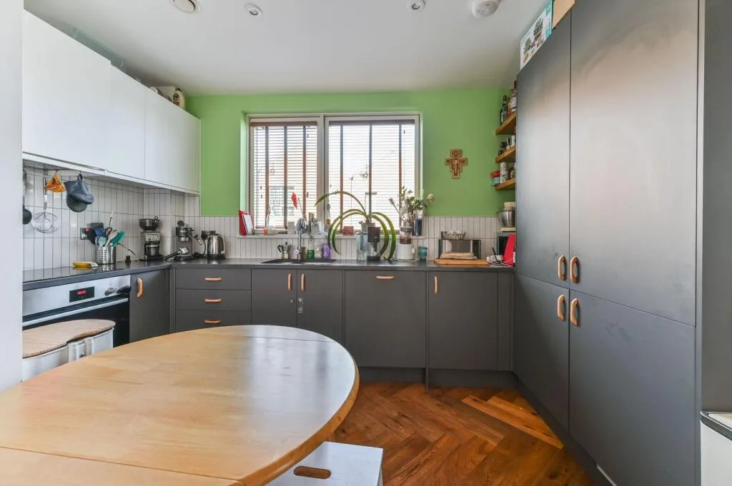 3 bedroom semi-detached house for rent