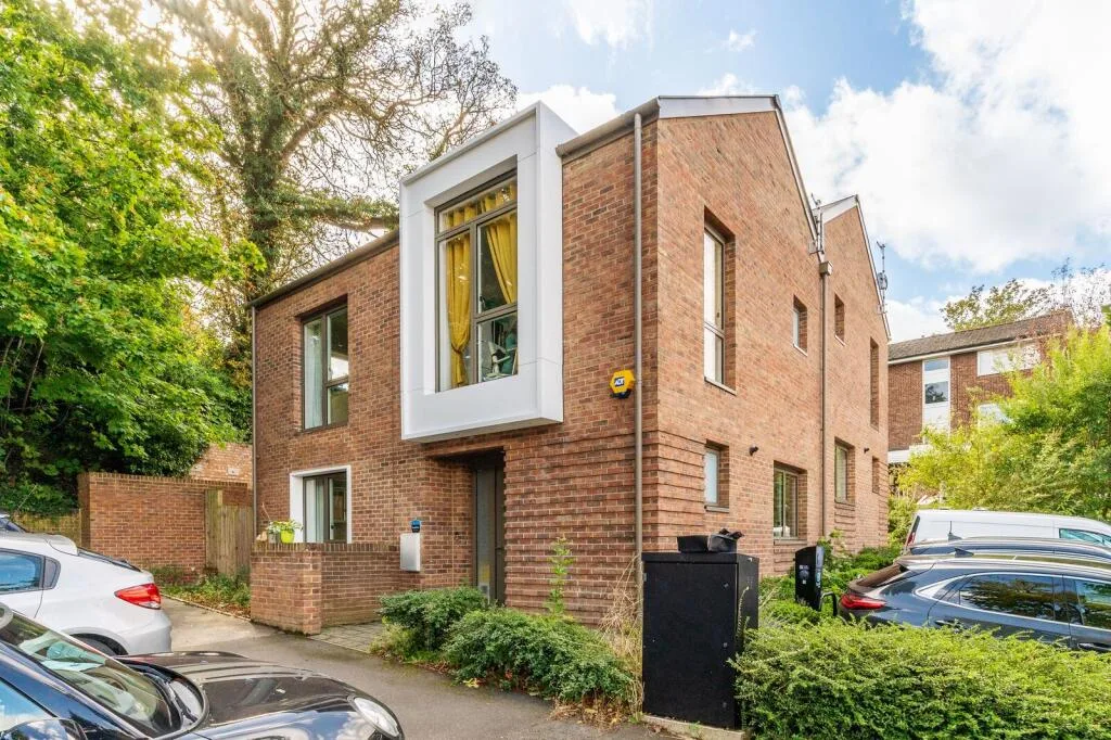3 bedroom semi-detached house for rent