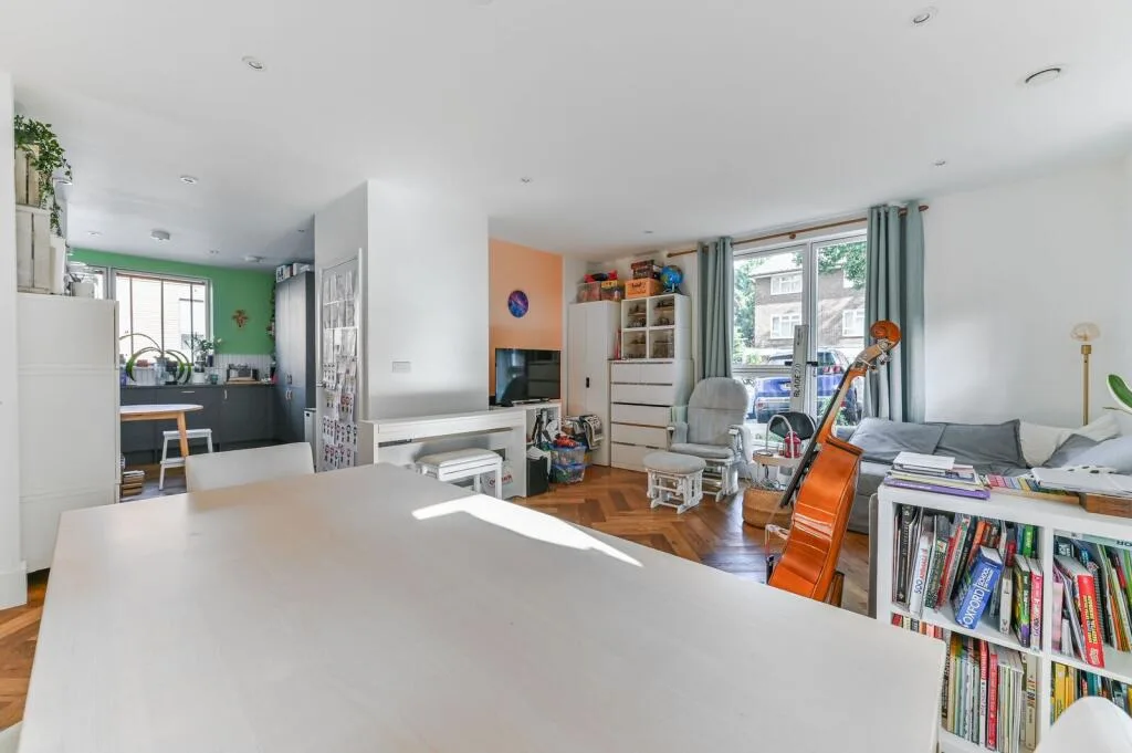 3 bedroom semi-detached house for rent