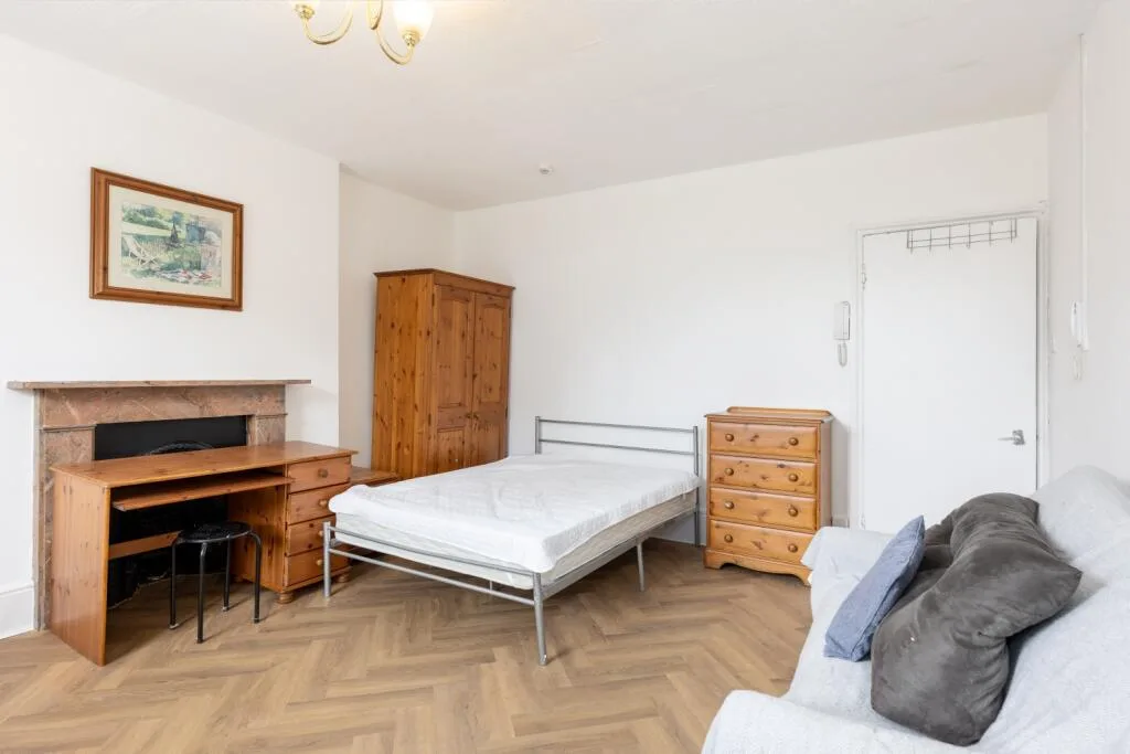 Studio flat for rent