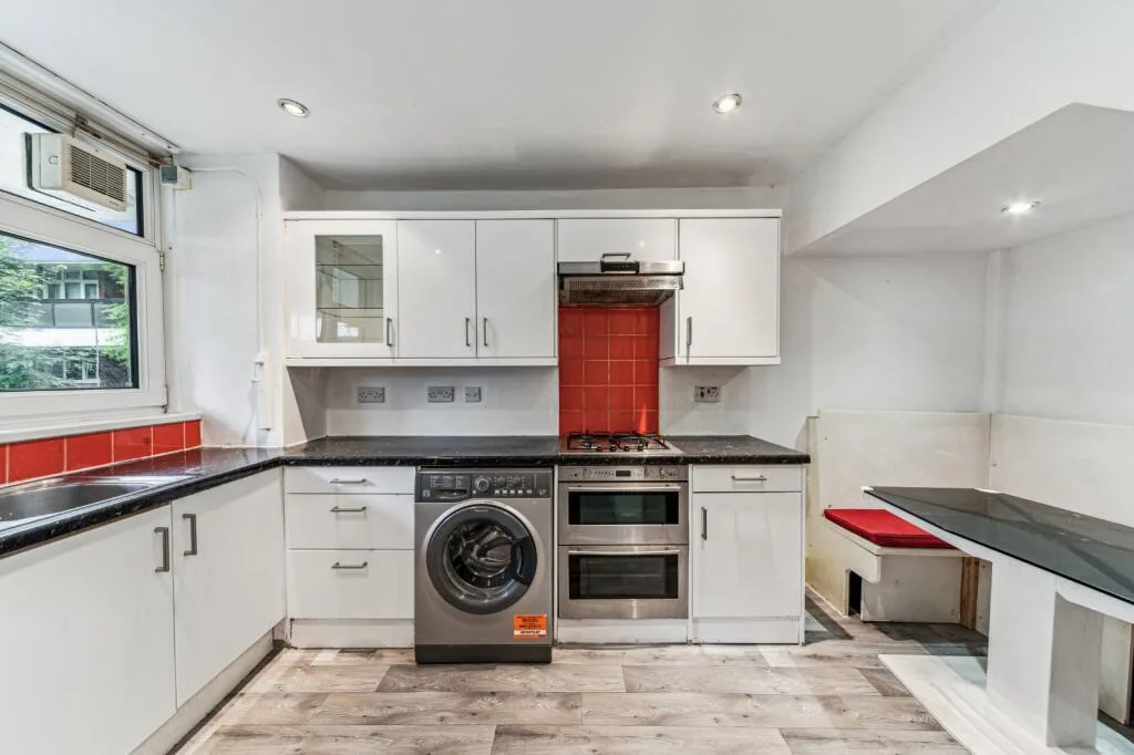 3 bedroom maisonette for rent