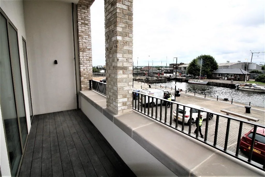 2 bedroom town house for rent