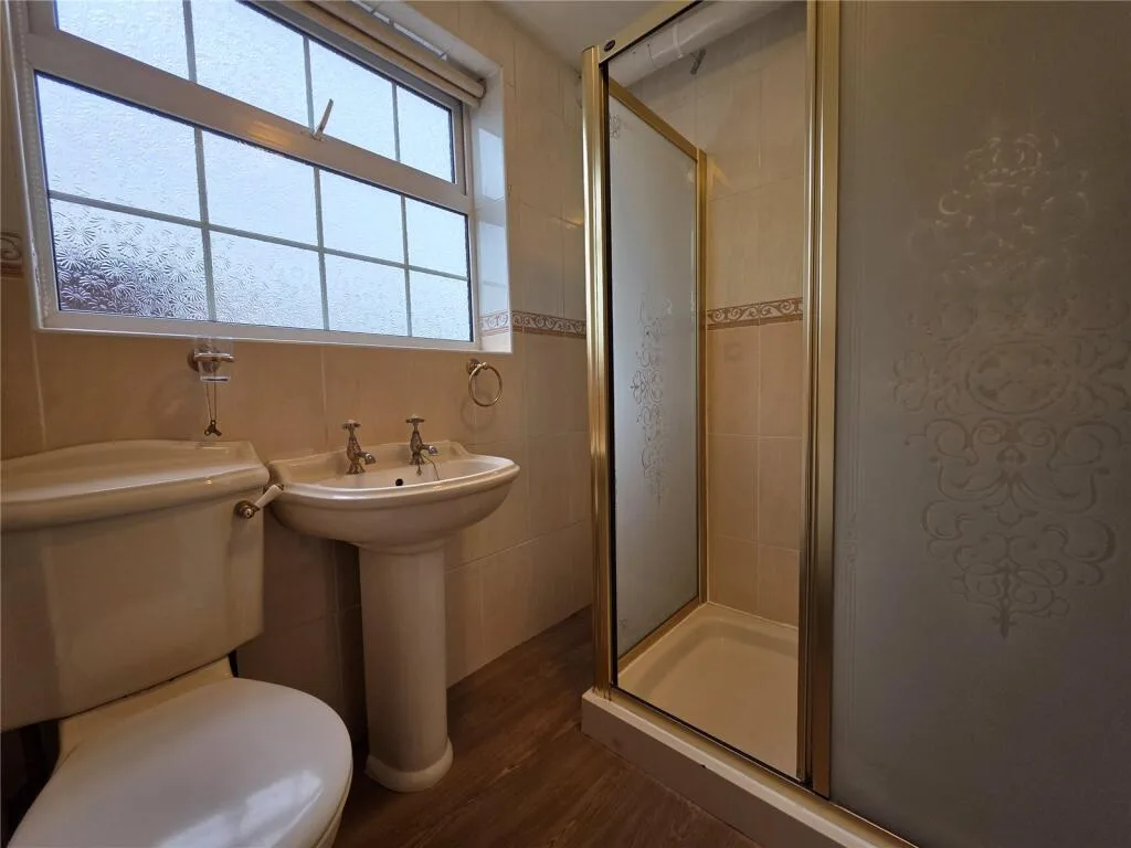 2 bedroom maisonette for rent