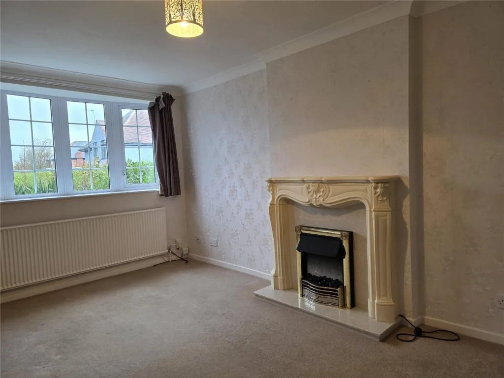 2 bedroom maisonette for rent