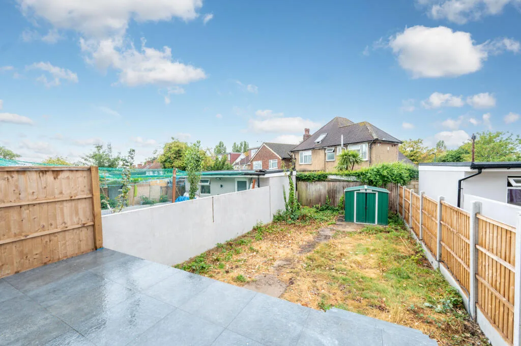 5 bedroom end of terrace house for rent