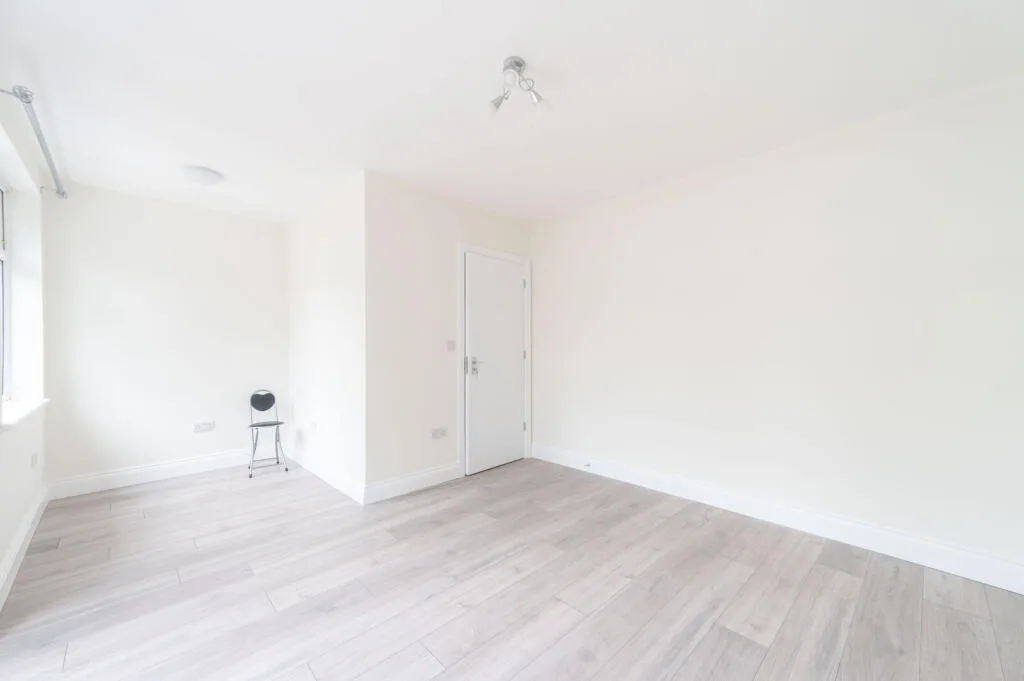 5 bedroom end of terrace house for rent