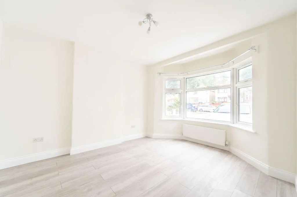 5 bedroom end of terrace house for rent