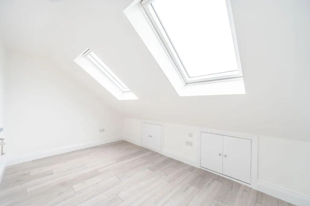 5 bedroom end of terrace house for rent