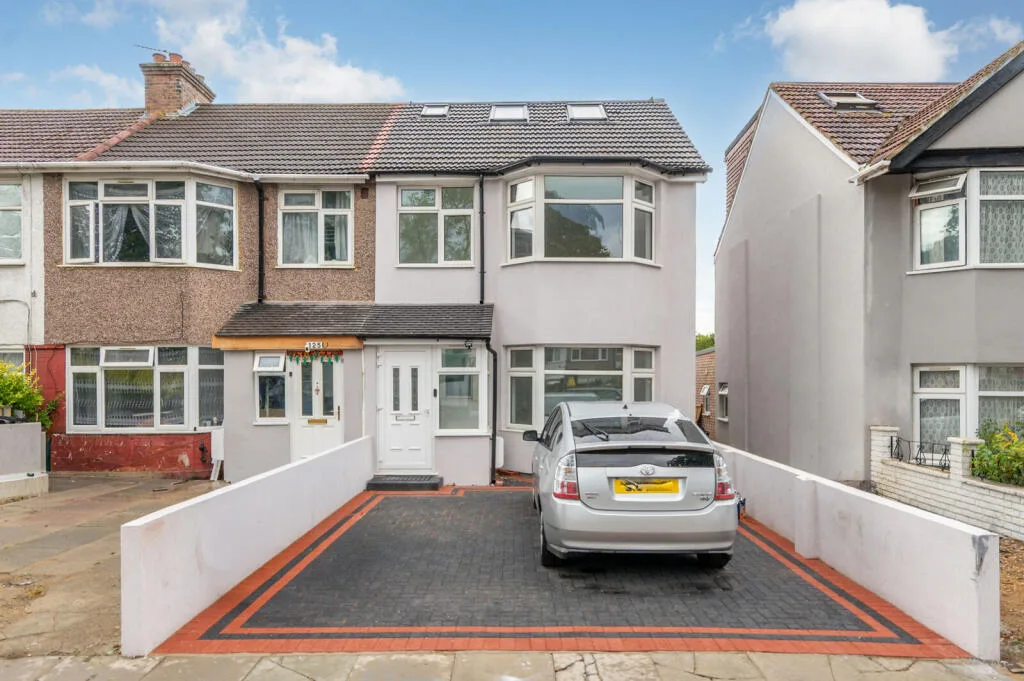 5 bedroom end of terrace house for rent