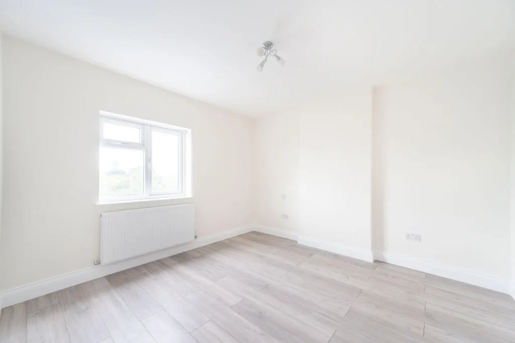 5 bedroom end of terrace house for rent