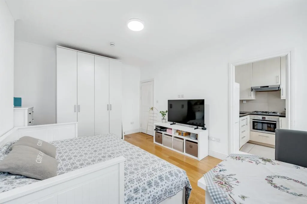 Studio flat for rent