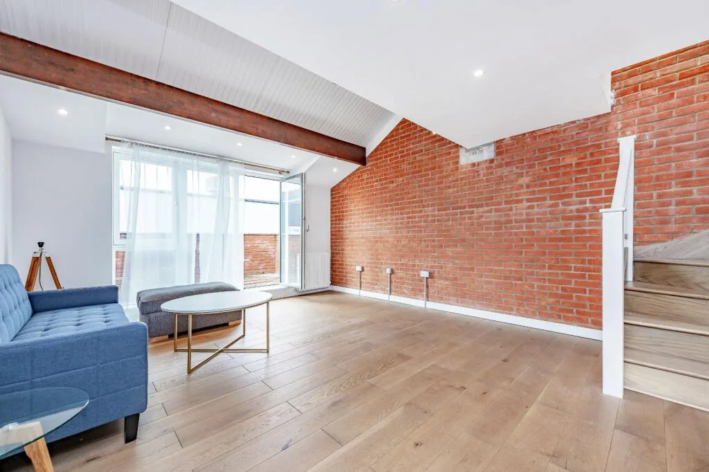 2 bedroom end of terrace house for rent