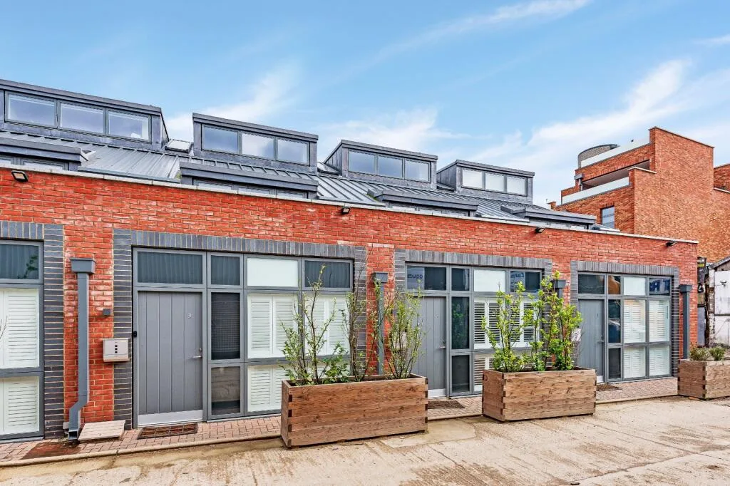 2 bedroom end of terrace house for rent