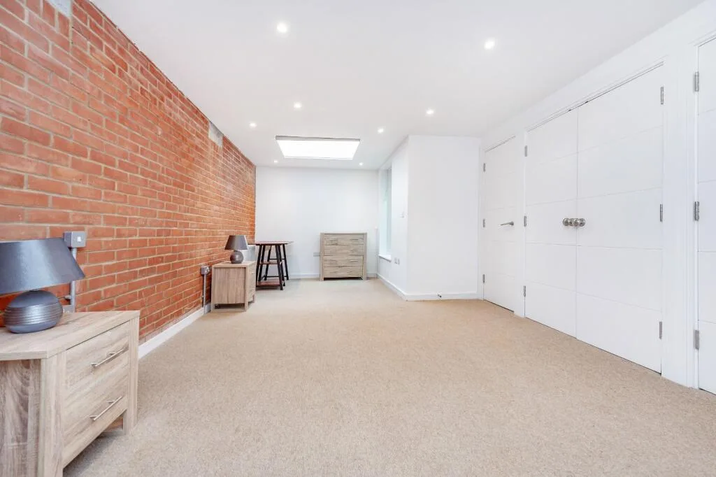2 bedroom end of terrace house for rent