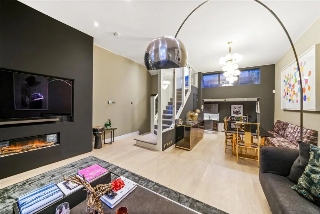 2 bedroom maisonette for rent