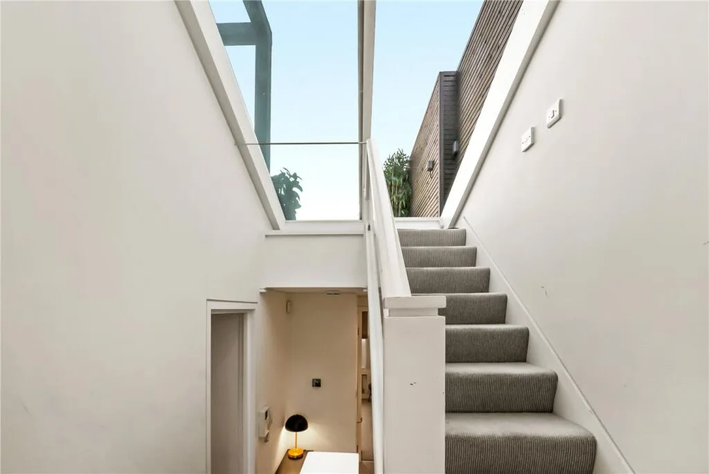 2 bedroom maisonette for rent