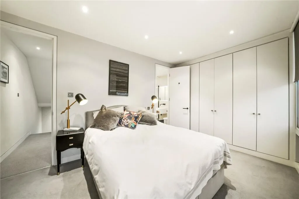 2 bedroom maisonette for rent