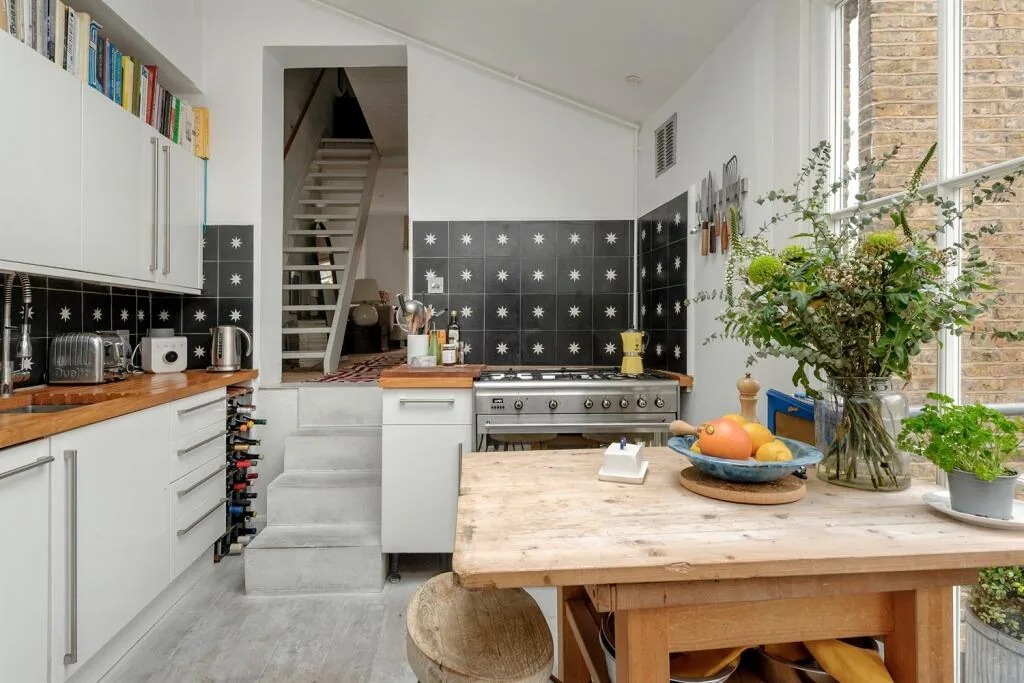 2 bedroom maisonette for rent