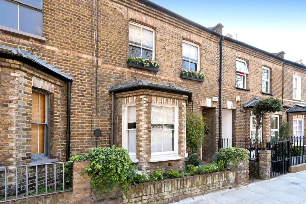 2 bedroom maisonette for rent