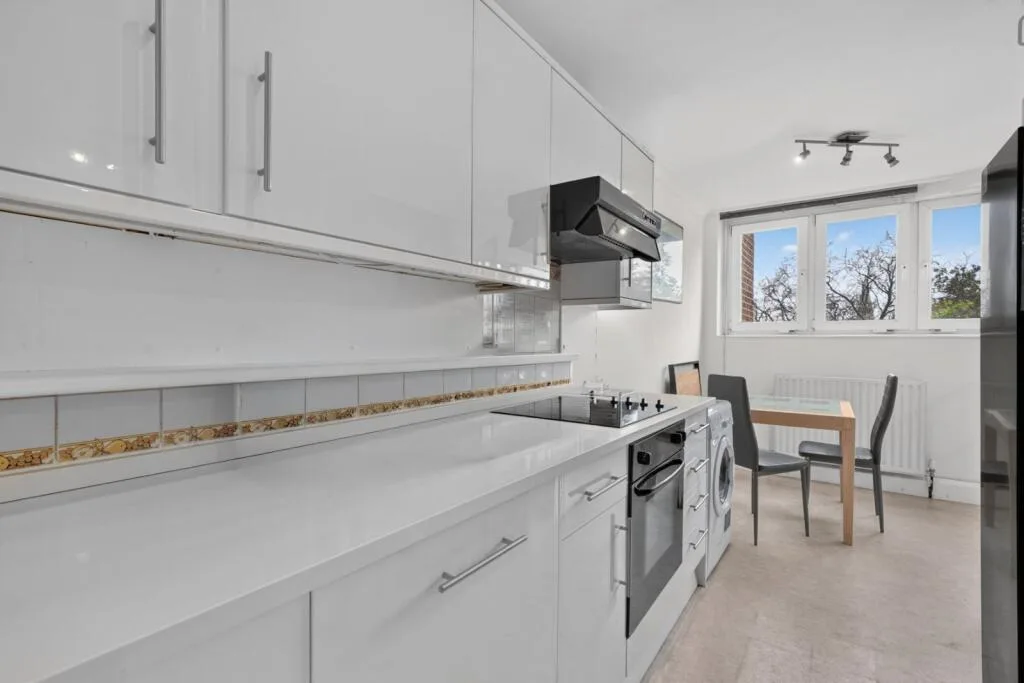 3 bedroom flat for rent