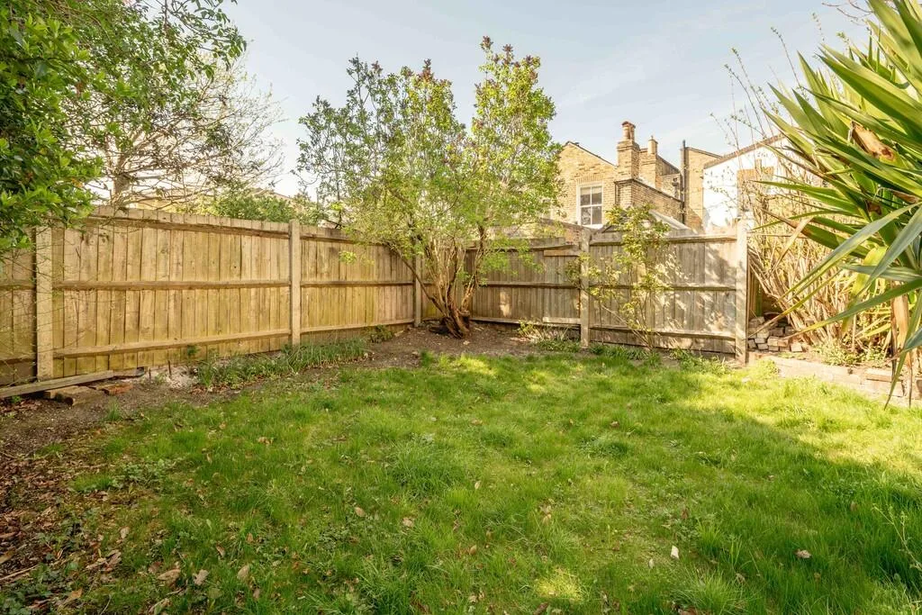 2 bedroom detached house for rent