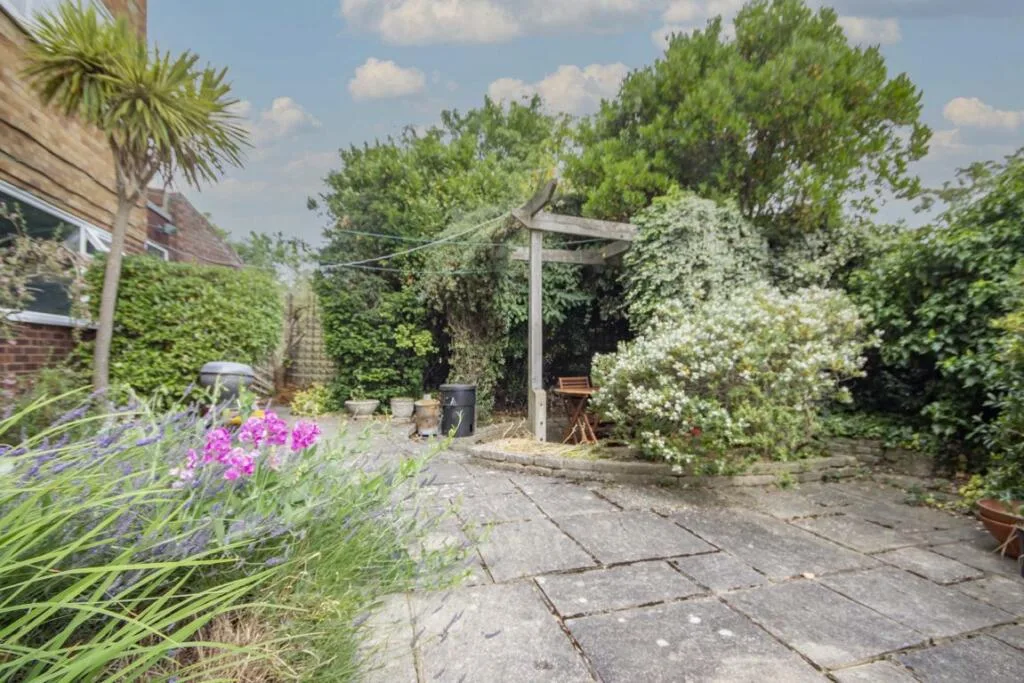 3 bedroom flat for rent
