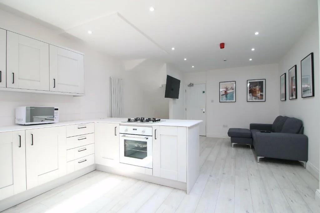 5 bedroom terraced house for rent