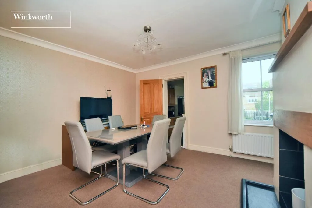 3 bedroom semi-detached house for rent