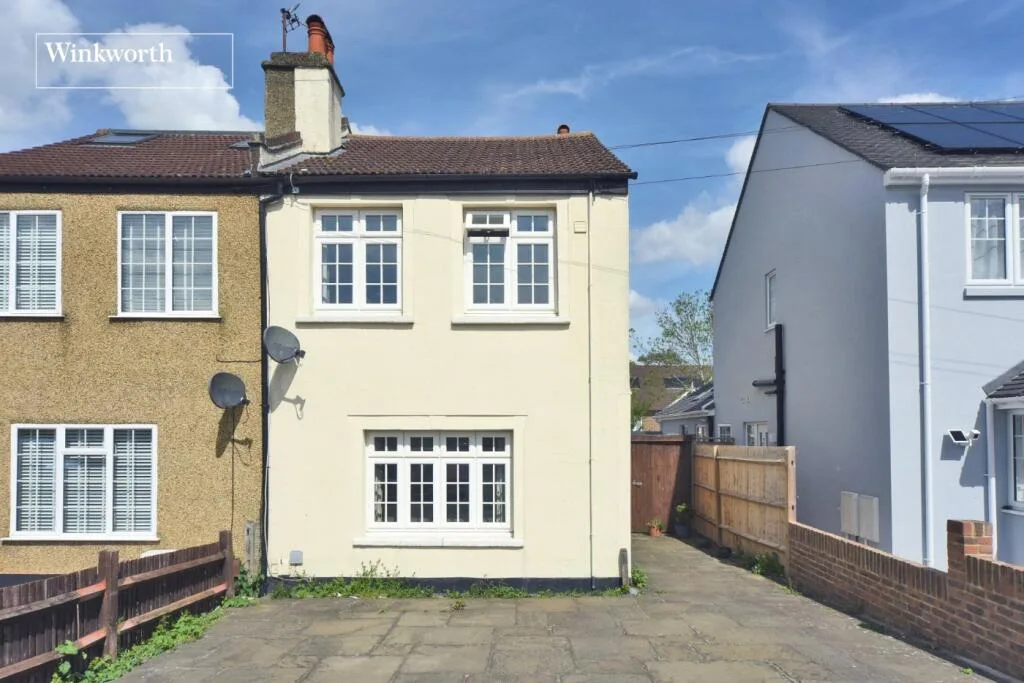 3 bedroom semi-detached house for rent