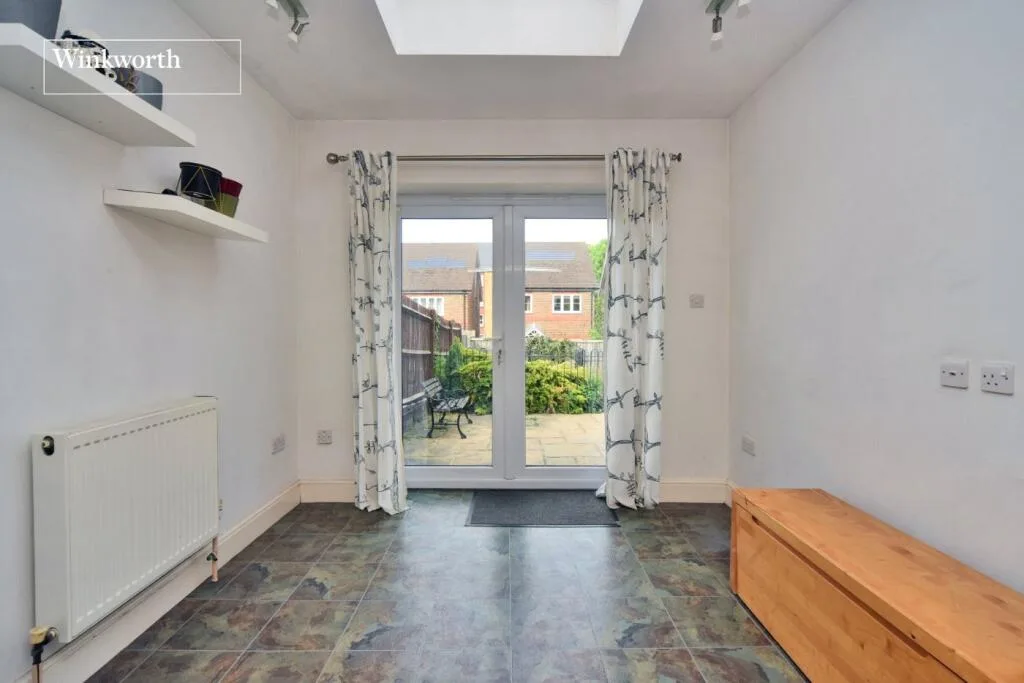 3 bedroom semi-detached house for rent