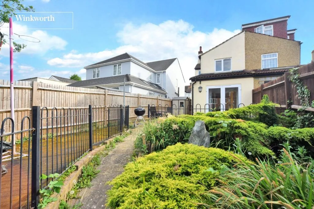3 bedroom semi-detached house for rent