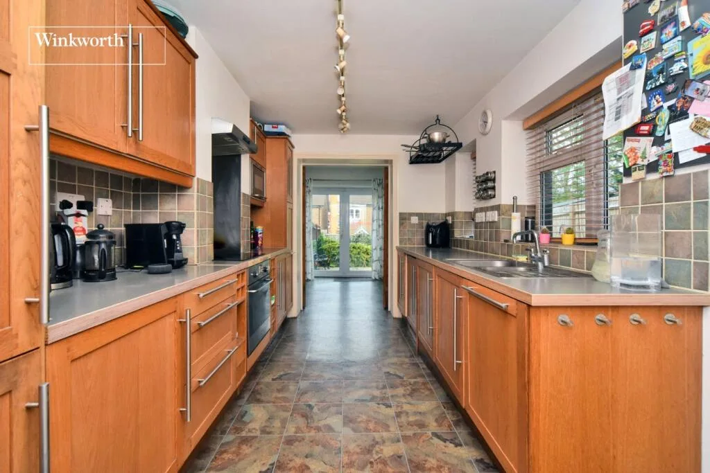 3 bedroom semi-detached house for rent