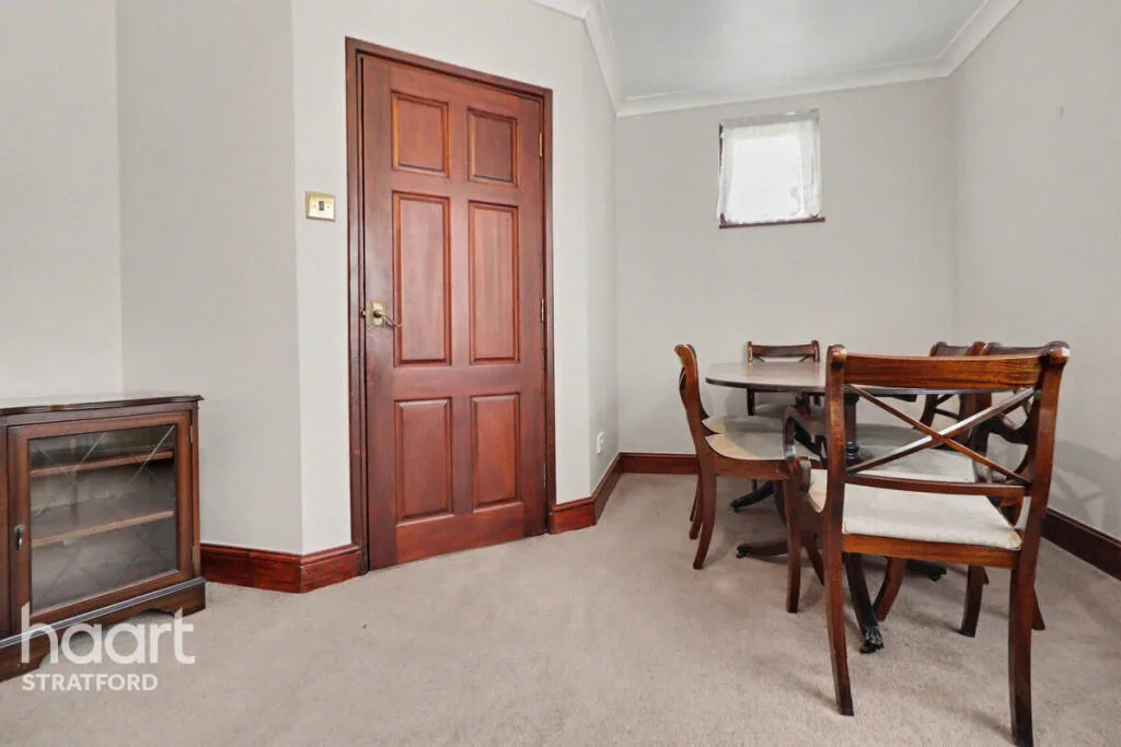 3 bedroom end of terrace house for rent