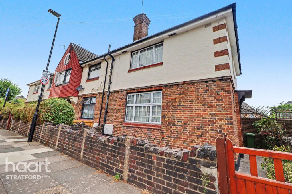3 bedroom end of terrace house for rent